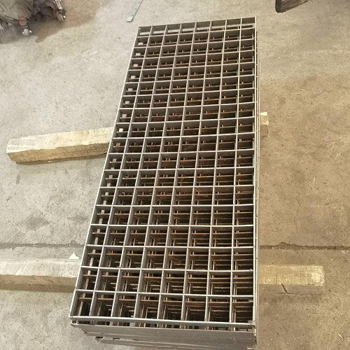 插接鋼格板、互插鋼格柵板：綠色環(huán)?？苫厥? /> 
</p>
（一）鋼材來源及可追溯性<br />
優(yōu)質(zhì)鋼材選用<br />
<strong><a href=