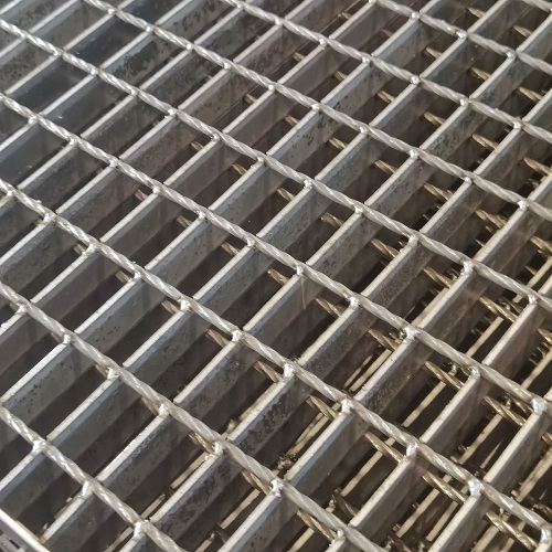 平臺鍍鋅鋼格板鋼格柵G323/30/100的特性與應(yīng)用