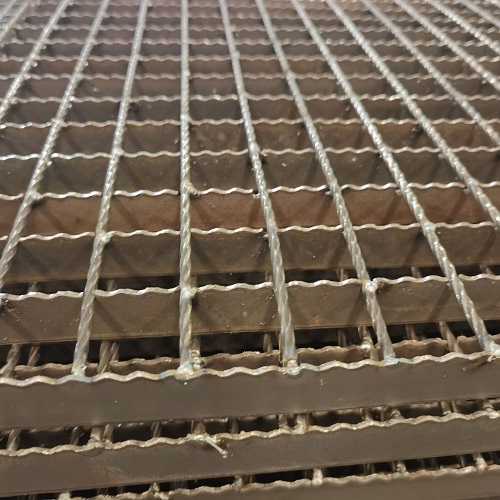 齒形防滑鋼格板鋼格柵板確保行人和車(chē)輛的安全