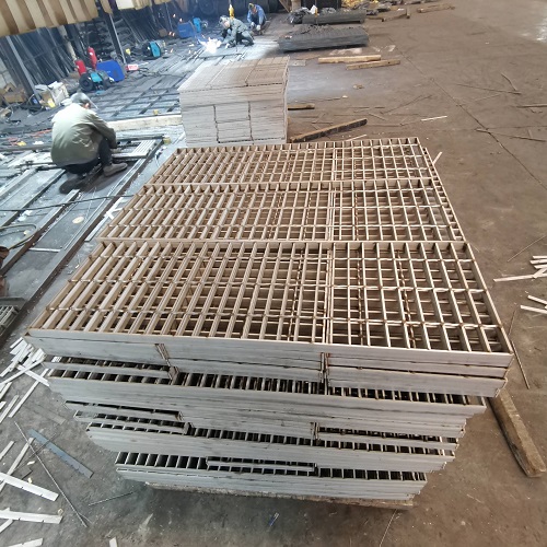 化工廠用不銹鋼鋼格板鋼格柵：防滑、防腐相結(jié)合