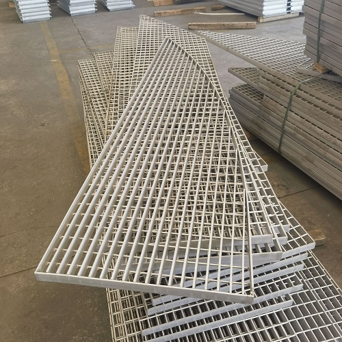 石化行業(yè)鋼格板防火方案：阻燃涂層如何選擇？