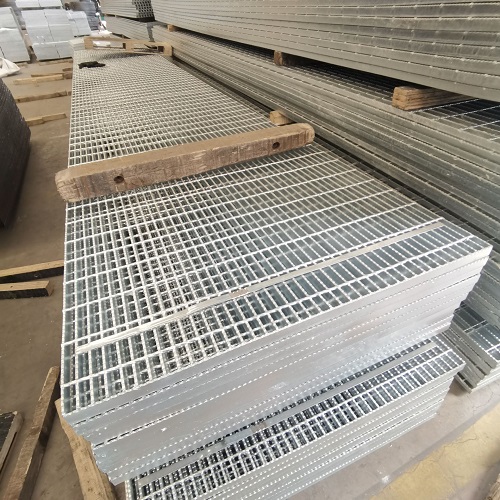 食品廠鋼格板選型：304不銹鋼還是鍍鋅更合適？