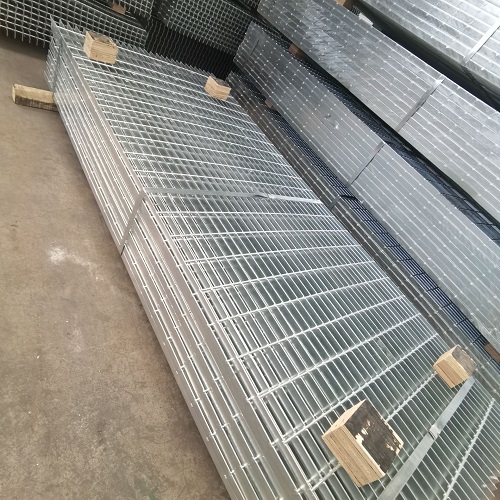 鋼格柵材質怎么挑？一文讀懂碳鋼、不銹鋼的優(yōu)劣勢