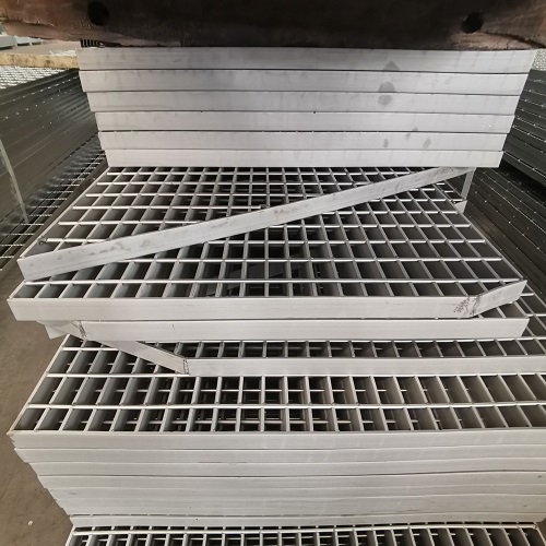 鋼格柵材質怎么挑？一文讀懂碳鋼、不銹鋼的優(yōu)劣勢