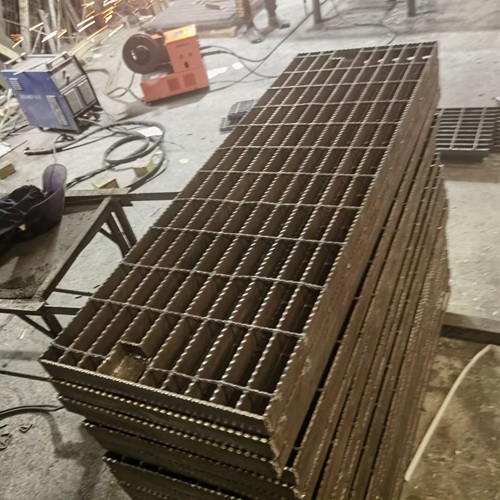 規(guī)格型號(hào)挑花眼？一文讀懂鋼格柵參數(shù)與適配場(chǎng)景