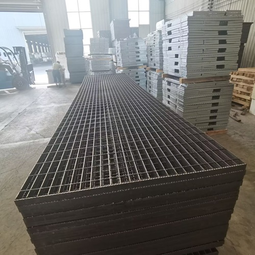 鋼格柵材質(zhì)怎么挑？碳鋼、不銹鋼優(yōu)劣勢深度解析