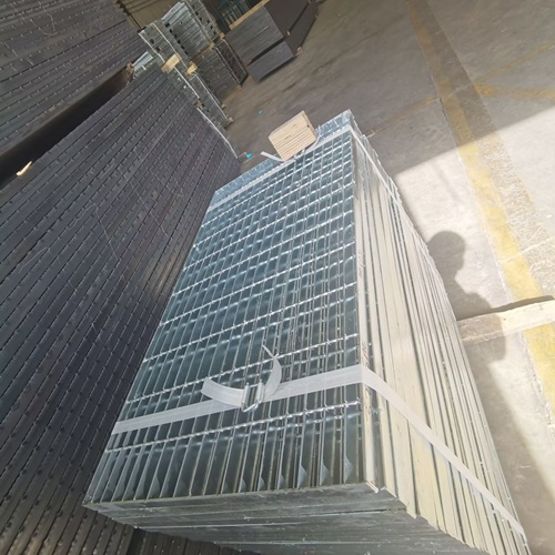 鋼格柵材質(zhì)怎么挑？碳鋼、不銹鋼優(yōu)劣勢深度解析