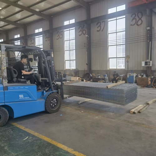 從工廠到市政，鋼格柵如何撐起工程建設(shè)半邊天？